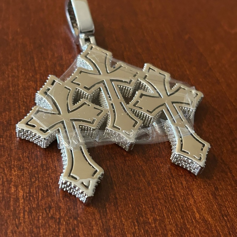 Iced Cross Pendant | VVS1 Moissanite | Heavy Shine - Picture 5 of 6